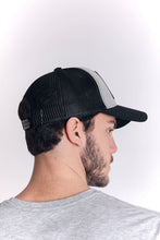 Cargar imagen en el visor de la galería, Gorra para Hombre Dunkelvolk TRUCKER STAY WILD SGRH
