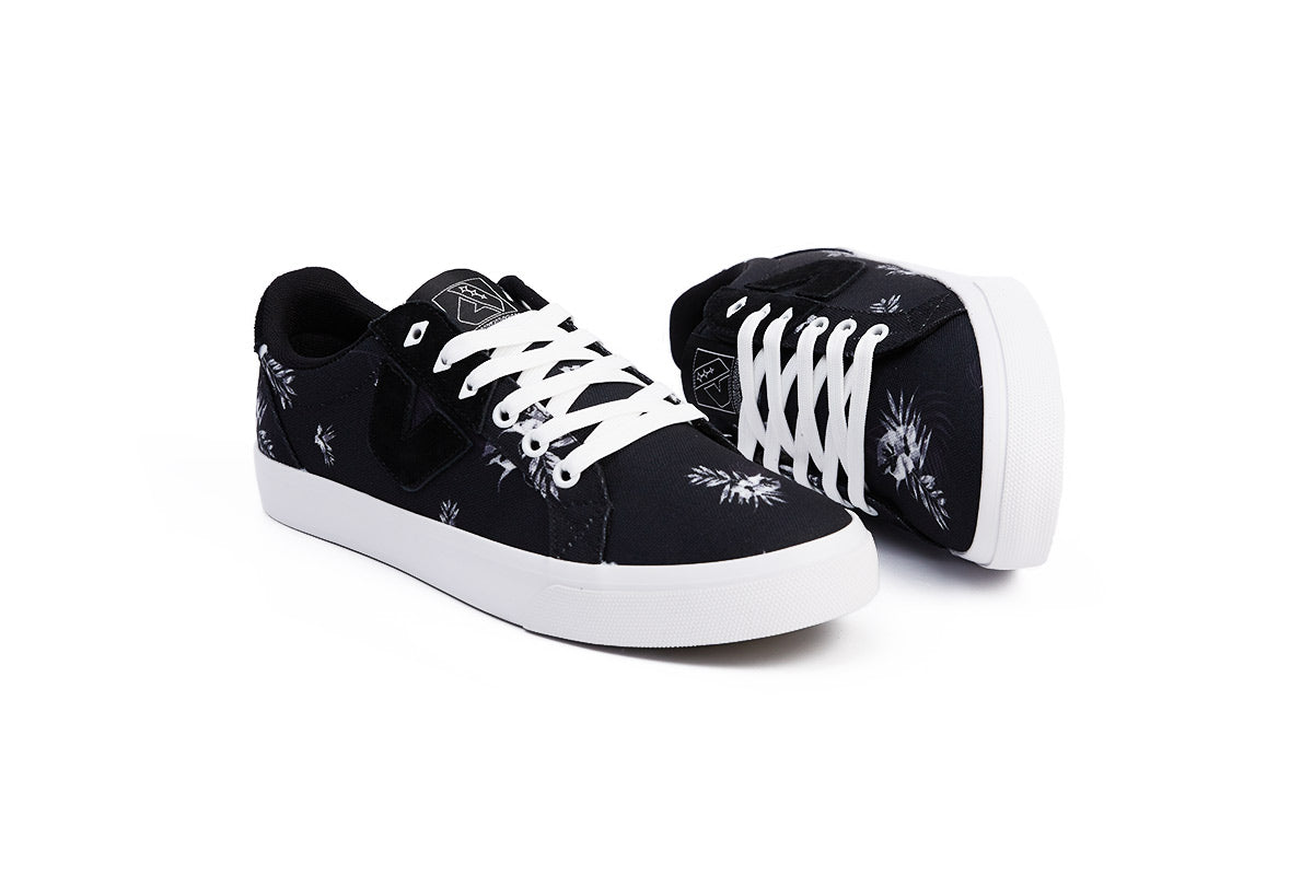 Zapatillas DUNKELVOLK Original D negras, vista en ángulo