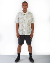 Cargar imagen en el visor de la galería, Camisa para Hombre Dunkelvolk SHIRT SS DRUG DEALER SHIRT NAT
