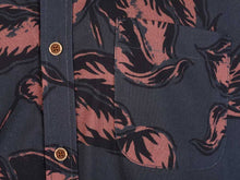 Cargar imagen en el visor de la galería, Camisa para Hombre Dunkelvolk CLASSIC TROPICANA CLASSIC SHIRT NVY

