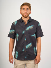 Cargar imagen en el visor de la galería, Camisa para Hombre DUNKELVOLK HAWAIIAN TROPICAL BLK

