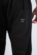 Cargar imagen en el visor de la galería, Jogger para Hombre DUNKELVOLK JOGGER LOGO JOGGER BLK
