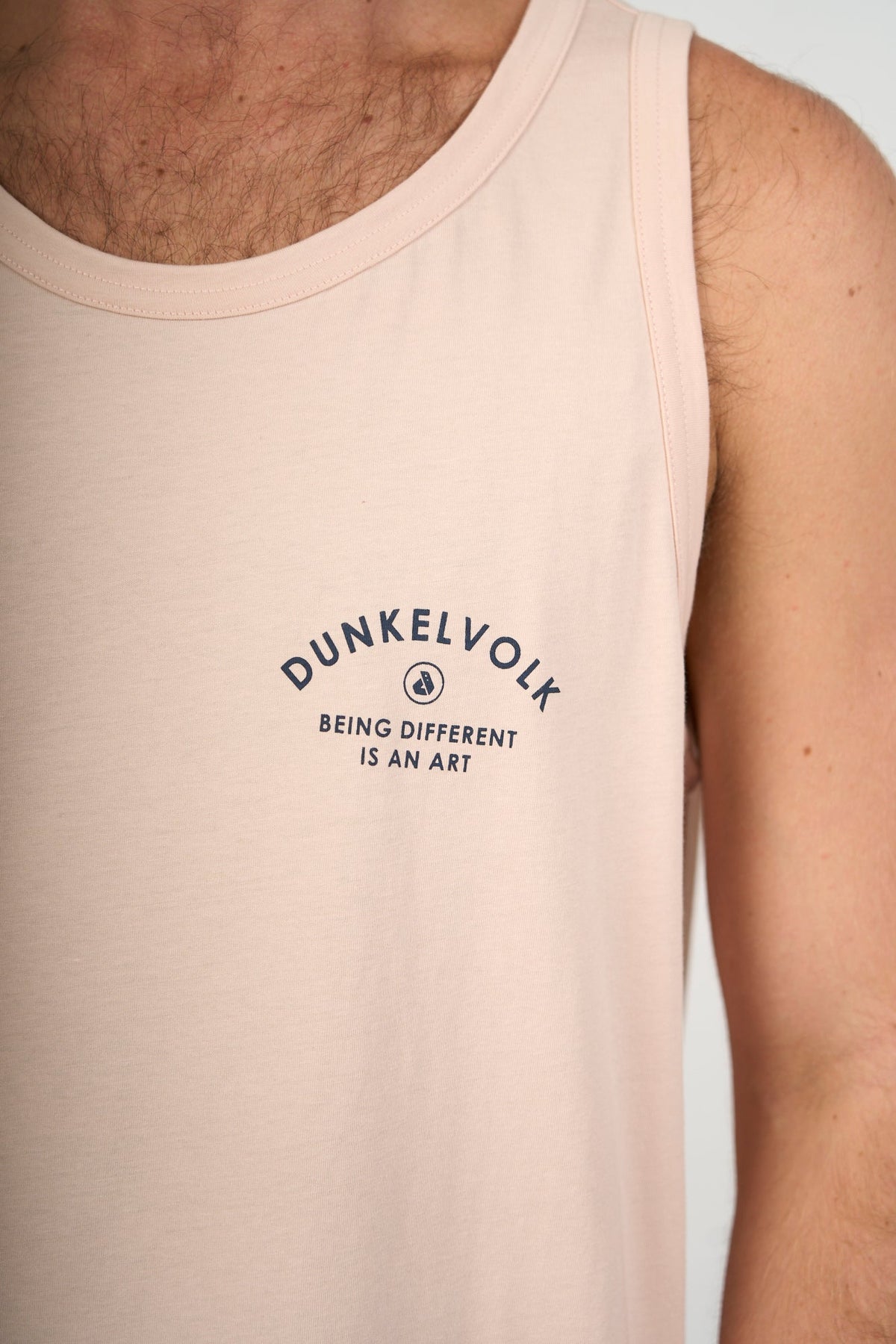 Tank para Hombre DUNKELVOLK SCRIPT LOGO TANK MHWO