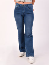 Cargar imagen en el visor de la galería, Jean para Mujer DVK HIGH RISE CAMPANILLA AZI
