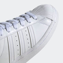 Cargar imagen en el visor de la galería, Zapatillas para Mujer ADIDAS EF5399 SUPERESTAR J WHT
