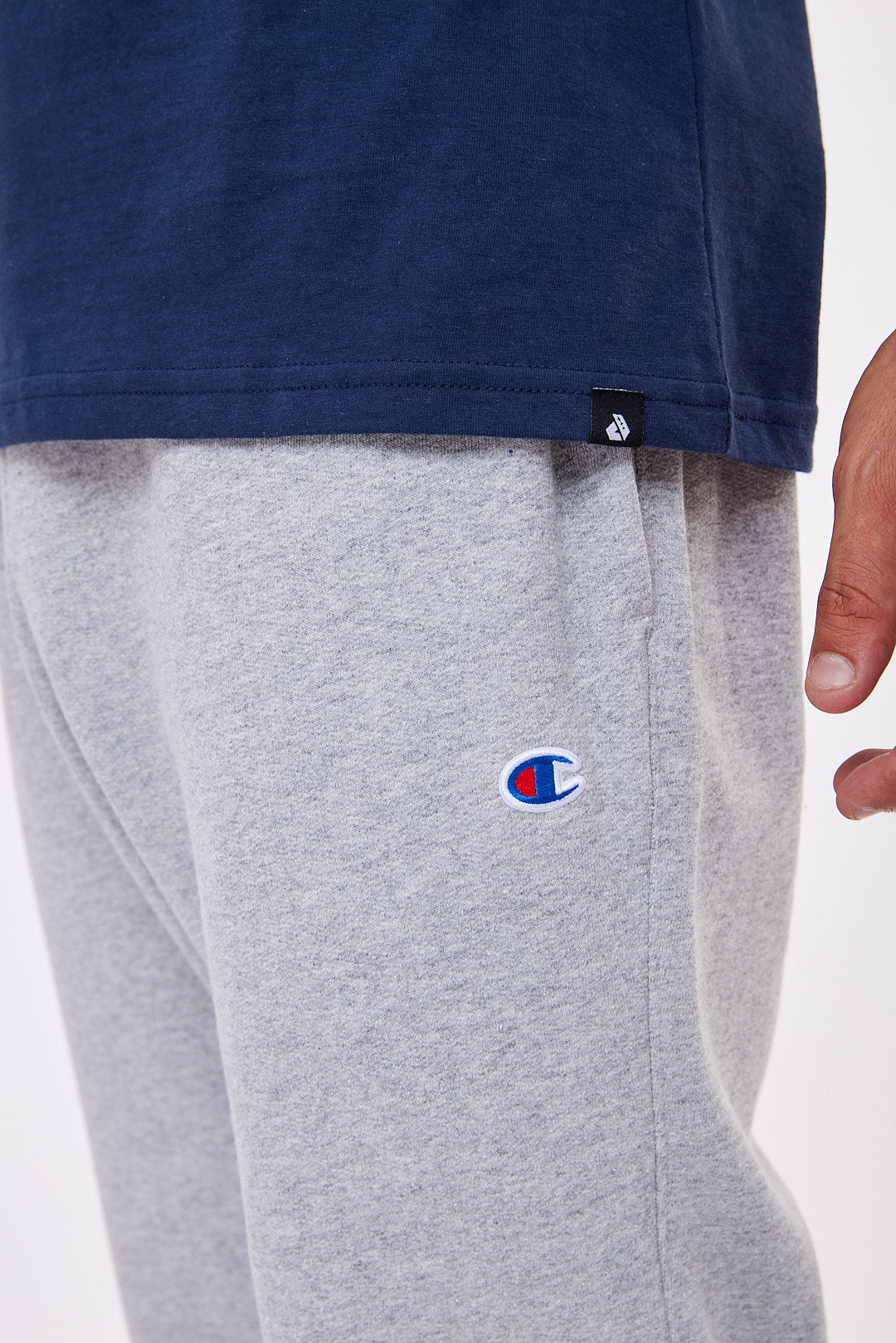Jogger para Hombre CHAMPION GF22H586CQA POWERBLEND GRAPHIC JOGGER 1IC