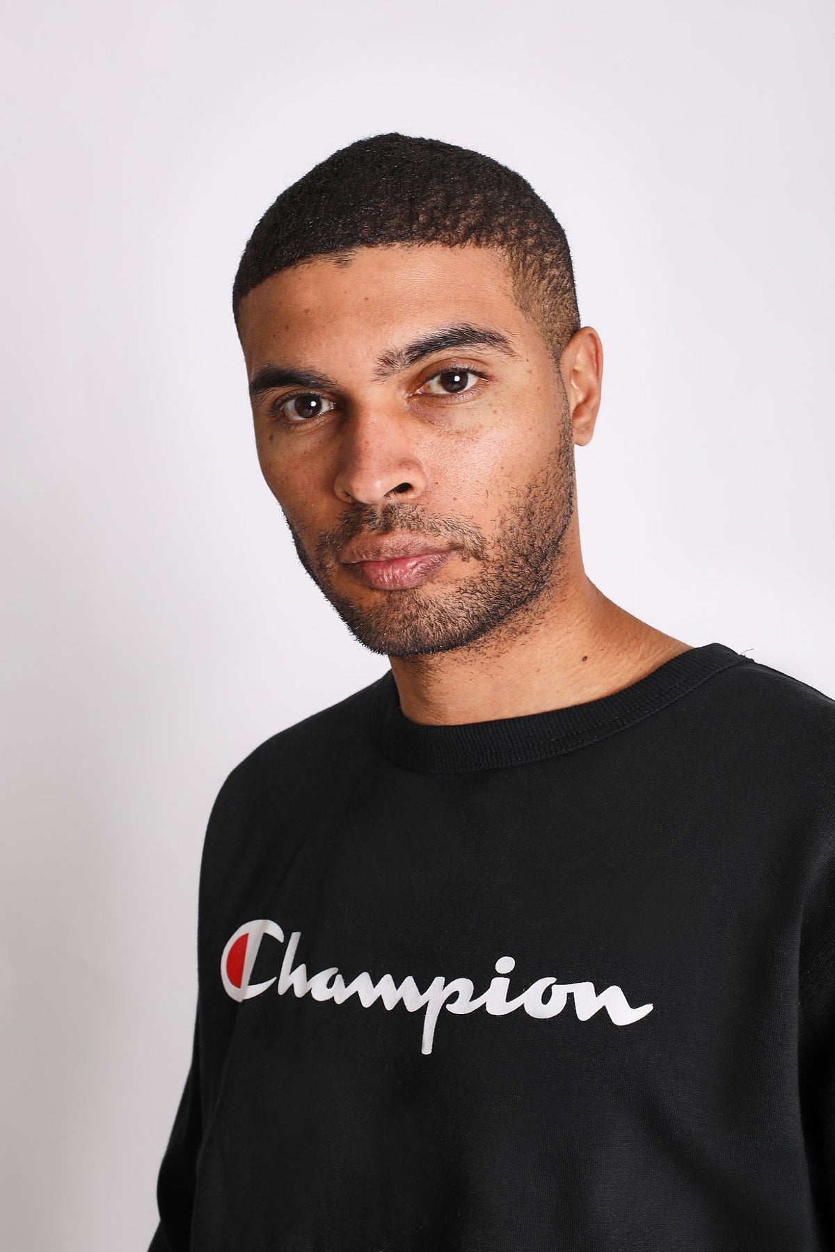 Polera para Hombre CHAMPION GF88HY06794 POWERBLEND GRAPHIC CREW BKC