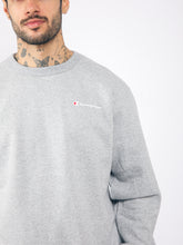 Cargar imagen en el visor de la galería, Polera para Hombre CHAMPION GF88HY08160 POWERBLEND GRAPHIC CREW 1IC
