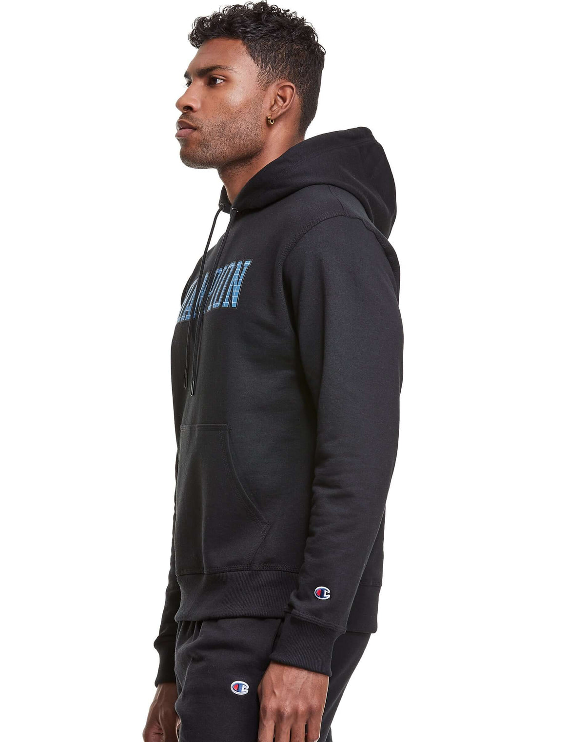 Polera para Hombre CHAMPION GF89H586620 POWERBLEND APPLIQUE HOODIE BKC