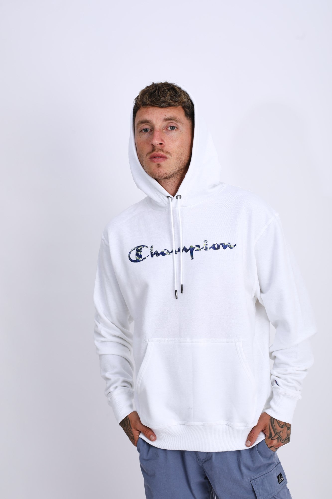Polera para Hombre CHAMPION GF89H586CNA POWERBLEND GRAPHIC HOODIE WHC