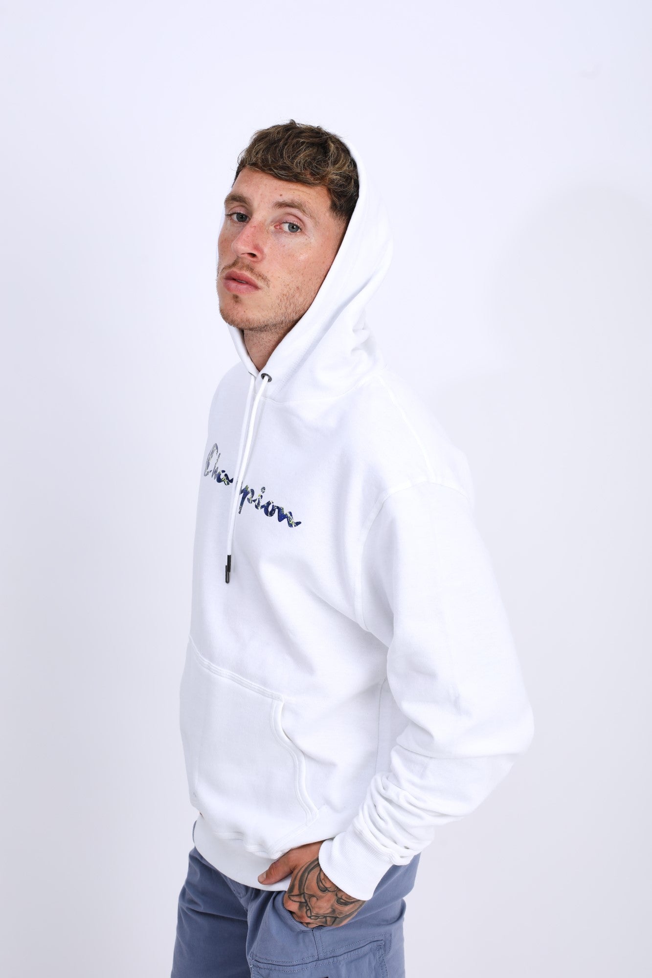Polera para Hombre CHAMPION GF89H586CNA POWERBLEND GRAPHIC HOODIE WHC