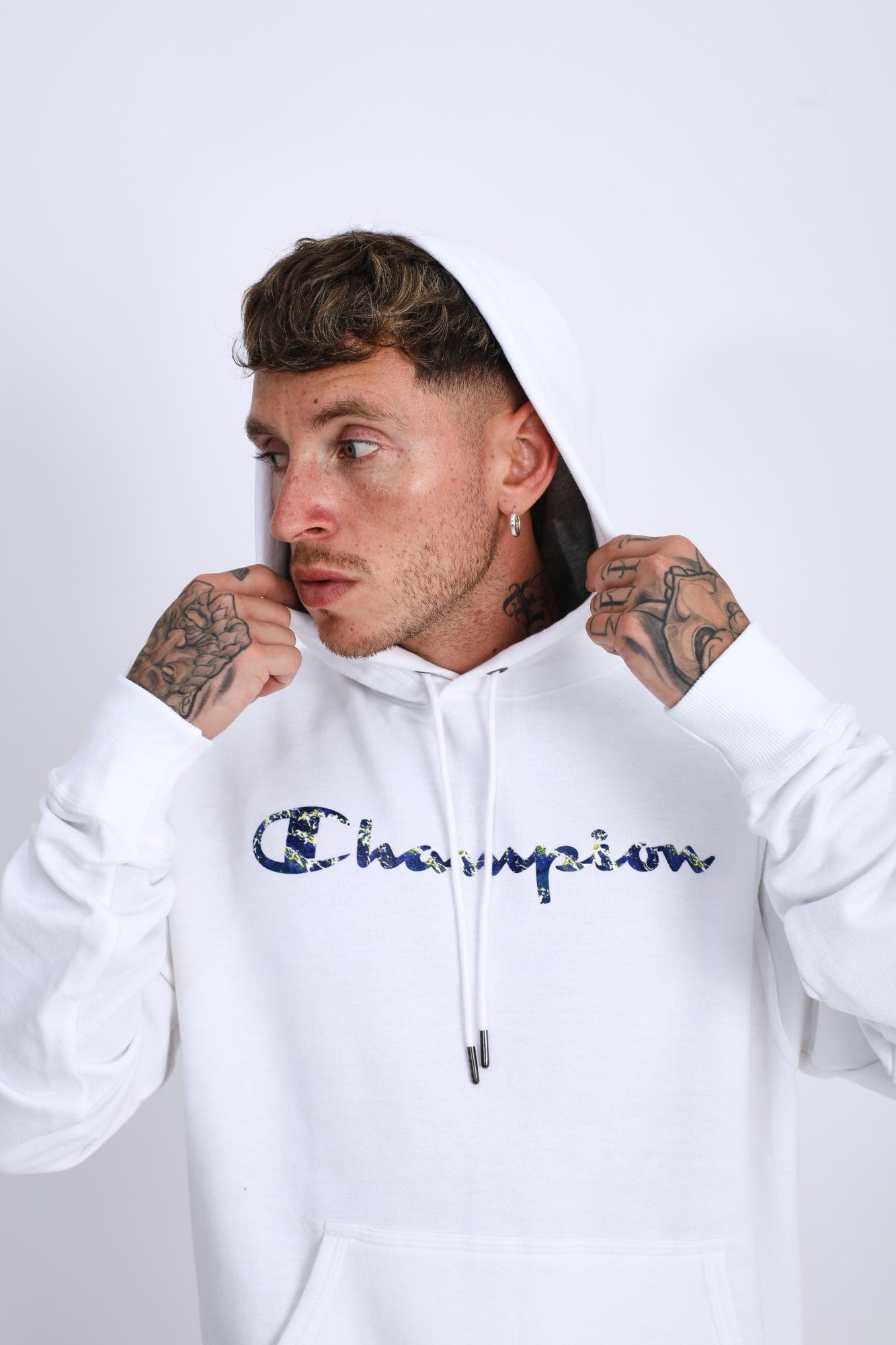 Polera para Hombre CHAMPION GF89H586CNA POWERBLEND GRAPHIC HOODIE WHC