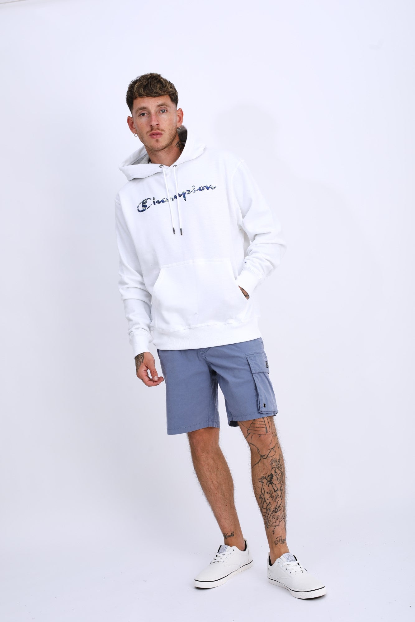 Polera para Hombre CHAMPION GF89H586CNA POWERBLEND GRAPHIC HOODIE WHC