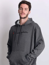 Cargar imagen en el visor de la galería, Polera para Hombre CHAMPION GF89HY06794 POWERBLEND GRAPHIC HOODIE 0OC
