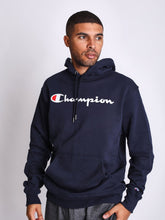 Cargar imagen en el visor de la galería, Polera para Hombre CHAMPION GF89HY06794 POWERBLEND GRAPHIC HOODIE NYC
