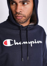 Cargar imagen en el visor de la galería, Polera para Hombre CHAMPION GF89HY06794 POWERBLEND GRAPHIC HOODIE NYC
