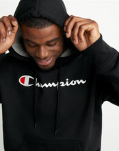 Cargar imagen en el visor de la galería, Polera para Hombre CHAMPION GF89HY06794 POWERBLEND GRAPHIC HOODIE BKC
