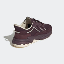 Cargar imagen en el visor de la galería, Zapatillas para Hombre ADIDAS GY6801 OZWEEGO SMRO
