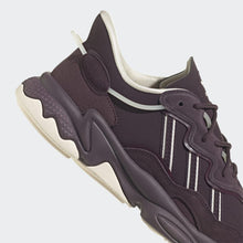 Cargar imagen en el visor de la galería, Zapatillas para Hombre ADIDAS GY6801 OZWEEGO SMRO
