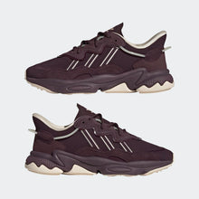 Cargar imagen en el visor de la galería, Zapatillas para Hombre ADIDAS GY6801 OZWEEGO SMRO
