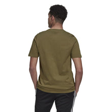 Cargar imagen en el visor de la galería, Polo para Hombre ADIDAS HK5158 CAMO TONGUE TEE OLIVA
