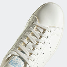Cargar imagen en el visor de la galería, Zapatillas para Hombre ADIDAS STAN SMITH CORE WHITE OFF WHITE PRELOVED BLUE WHT
