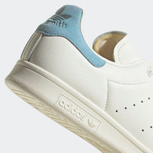 Cargar imagen en el visor de la galería, Zapatillas para Hombre ADIDAS STAN SMITH CORE WHITE OFF WHITE PRELOVED BLUE WHT
