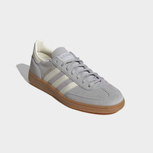 Cargar imagen en el visor de la galería, Zapatillas Adidas Handball Spezial Gris - vista frontal
