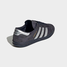 Cargar imagen en el visor de la galería, Zapatillas ADIDAS HAMBURG JP7665 Gris
