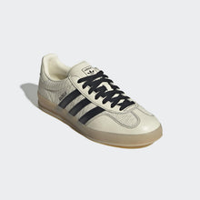 Cargar imagen en el visor de la galería, Zapatillas para Hombre ADIDAS GAZELLE INDOOR Beige
