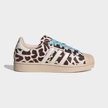 Cargar imagen en el visor de la galería, Zapatillas Adidas Superstar II KH9031 Beige - vista lateral
