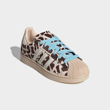 Cargar imagen en el visor de la galería, Zapatillas Adidas Superstar II KH9031 Beige - vista frontal

