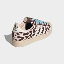 Cargar imagen en el visor de la galería, Zapatillas Adidas Superstar II KH9031 Beige - vista posterior
