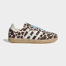 Cargar imagen en el visor de la galería, Zapatillas Adidas Samba KI6669 Beige - vista lateral

