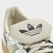 Cargar imagen en el visor de la galería, Zapatillas ADIDAS HANDBALL SPEZIAL LT KK4448 PLATA
