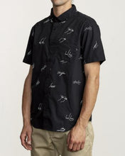 Cargar imagen en el visor de la galería, Camisa para Hombre RVCA SHIRT SS JOHANNA GESTURES SS BLK
