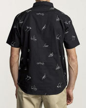 Cargar imagen en el visor de la galería, Camisa para Hombre RVCA SHIRT SS JOHANNA GESTURES SS BLK
