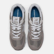 Cargar imagen en el visor de la galería, Zapatillas para Hombre NEW BALANCE HERITAGE 574 GRI EVG
