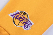 Cargar imagen en el visor de la galería, Polera para Hombre NBA SIN ZIP ABRIGO BASIC PRIMARY LOGO NBA YEL
