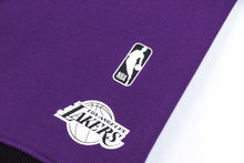 Cargar imagen en el visor de la galería, Polera para Hombre NBA SIN ZIP NBA NEON LIGHTS PRIMARY LOGO HOODIE PUR
