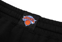 Cargar imagen en el visor de la galería, Jogger para Hombre NBA FLEECE NBA WE ARE CITY HERITAGE FASHION JOGGER BLK3
