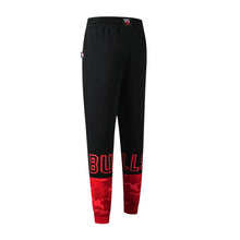 Cargar imagen en el visor de la galería, Jogger para Hombre NBA FLEECE NBA CAMO BASIC JOGGER PANTS BLK
