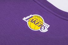 Cargar imagen en el visor de la galería, Polo para Hombre NBA CLASSIC CAMISETA BASIC PRIMARY LOGO NBA PUR
