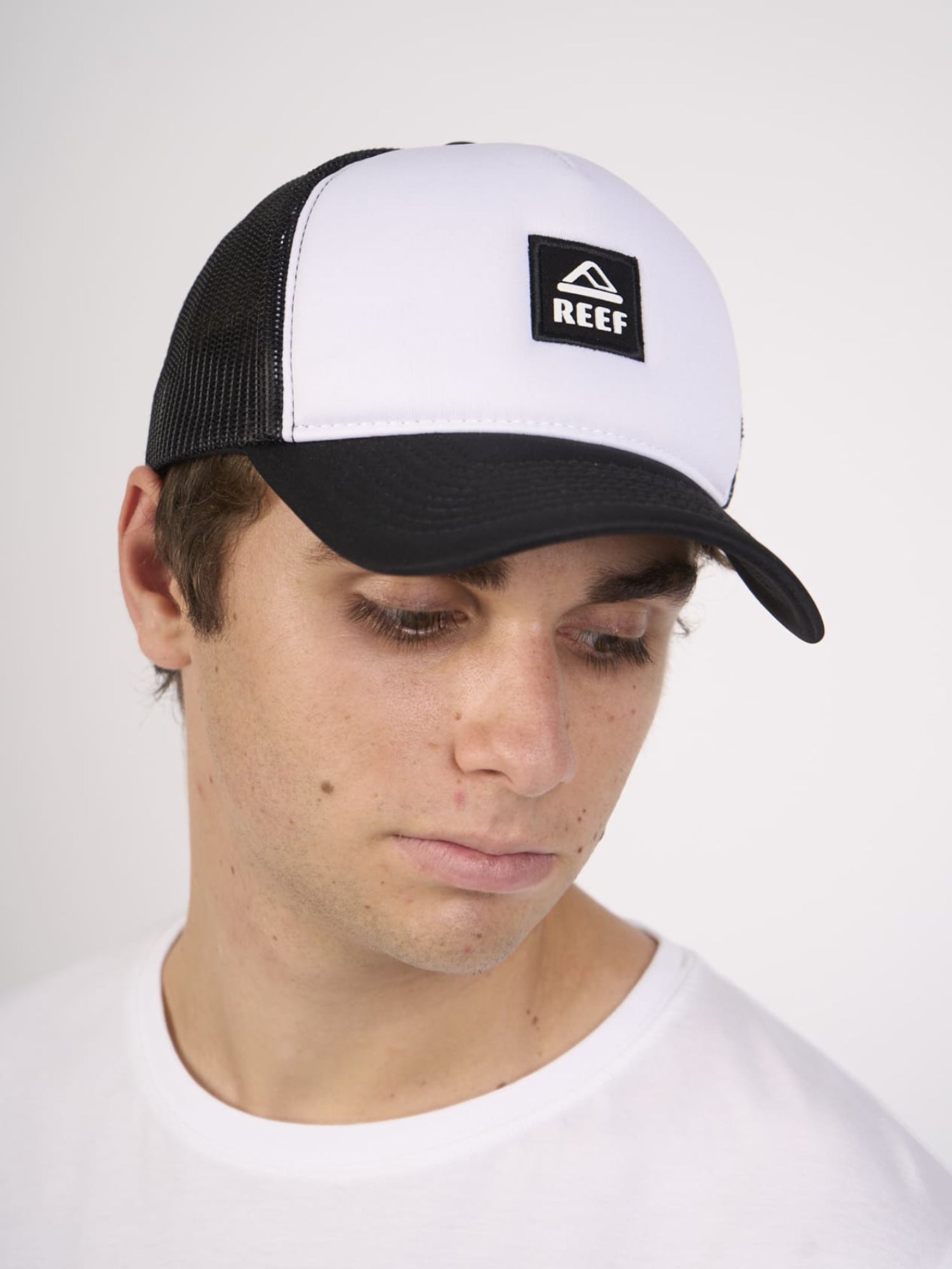 Gorra para Hombre REEF TRUCKER FOAM LOGO WHT
