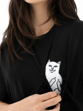 Cargar imagen en el visor de la galería, Polo para Hombre RIPNDIP URBAN LORD NERMAL POCKET TEE BLK
