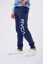 Cargar imagen en el visor de la galería, Jogger para Hombre RVCA FLEECE BIG RVCA JOGGER FP GRAZ
