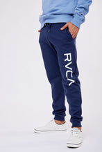 Cargar imagen en el visor de la galería, Jogger para Hombre RVCA FLEECE BIG RVCA JOGGER FP GRAZ
