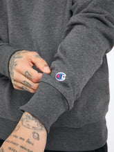 Cargar imagen en el visor de la galería, Polera para Hombre CHAMPION S0888407D55 POWERBLEND FLEECE CREW G61
