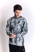 Cargar imagen en el visor de la galería, Polera para Hombre CHAMPION S63295586DPA CRUSH DYE FLEECE CREW AOTJ

