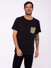 Cargar imagen en el visor de la galería, Polo Dunkelvolk BASIC SIMPLE CONTRAST POCKET TEE BLK
